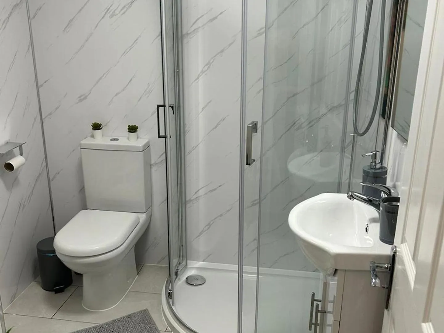 City View London Apartment - Near Canary Wharf